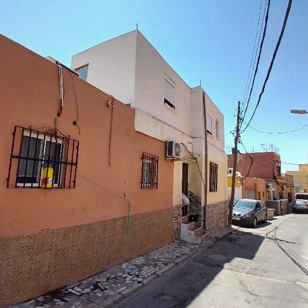 Vista exterior de Casa o xalet en venda en  Almería Capital