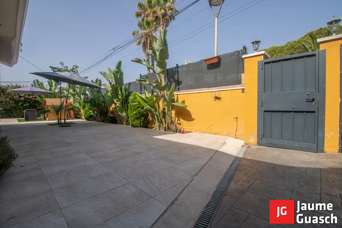 Vista exterior de Casa o chalet en venta en El Vendrell con Aire acondicionado, Calefacción y Jardín privado