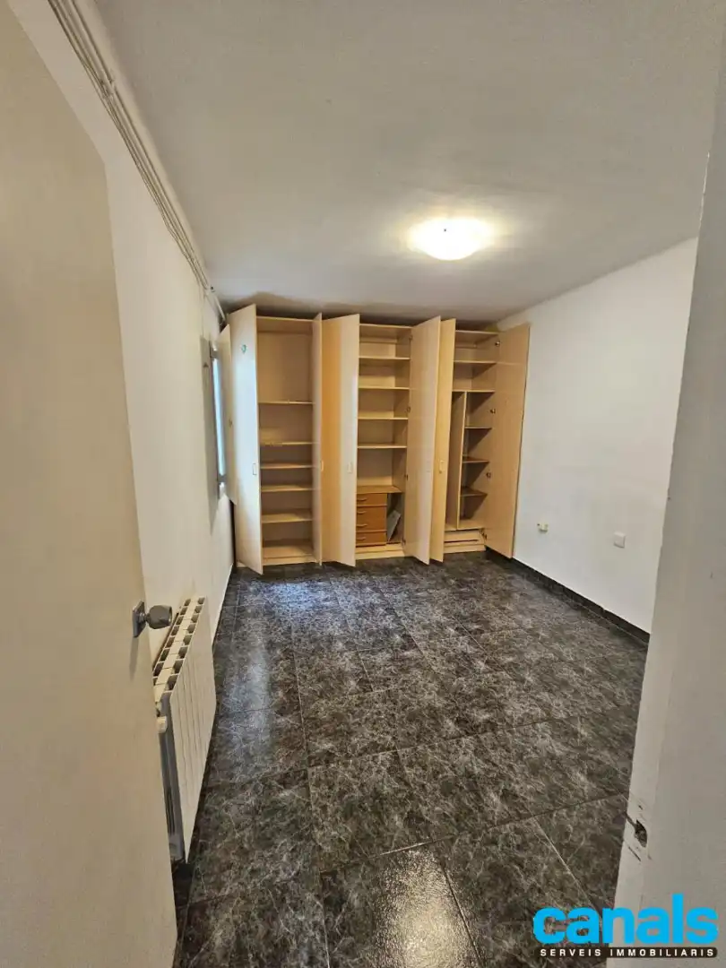 Habitación de Piso en venta en Cerdanyola del Vallès con Calefacción, Horno y Balcón