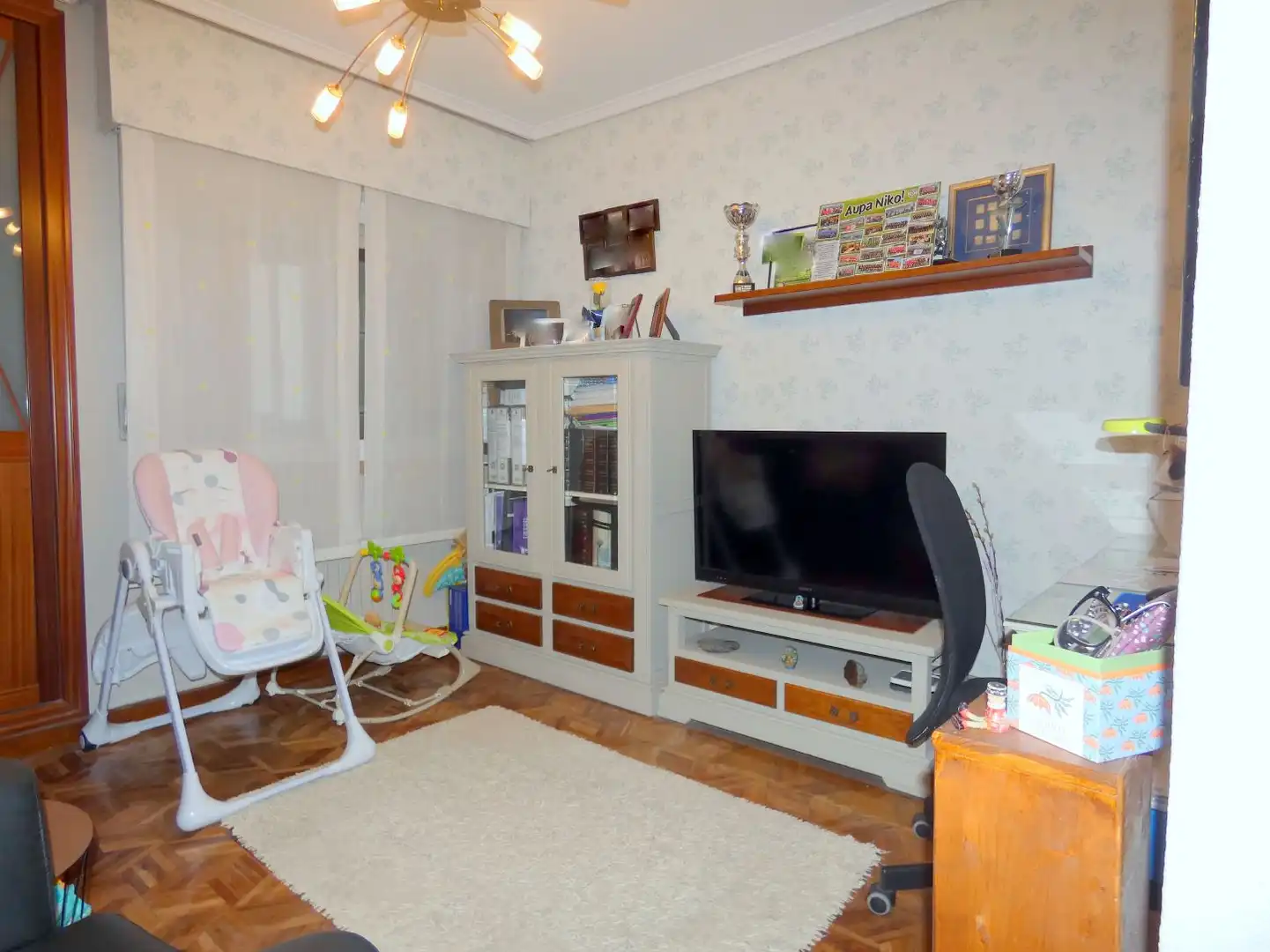 Sala d'estar de Pis en venda en Bilbao  amb Calefacció, Parquet i Terrassa