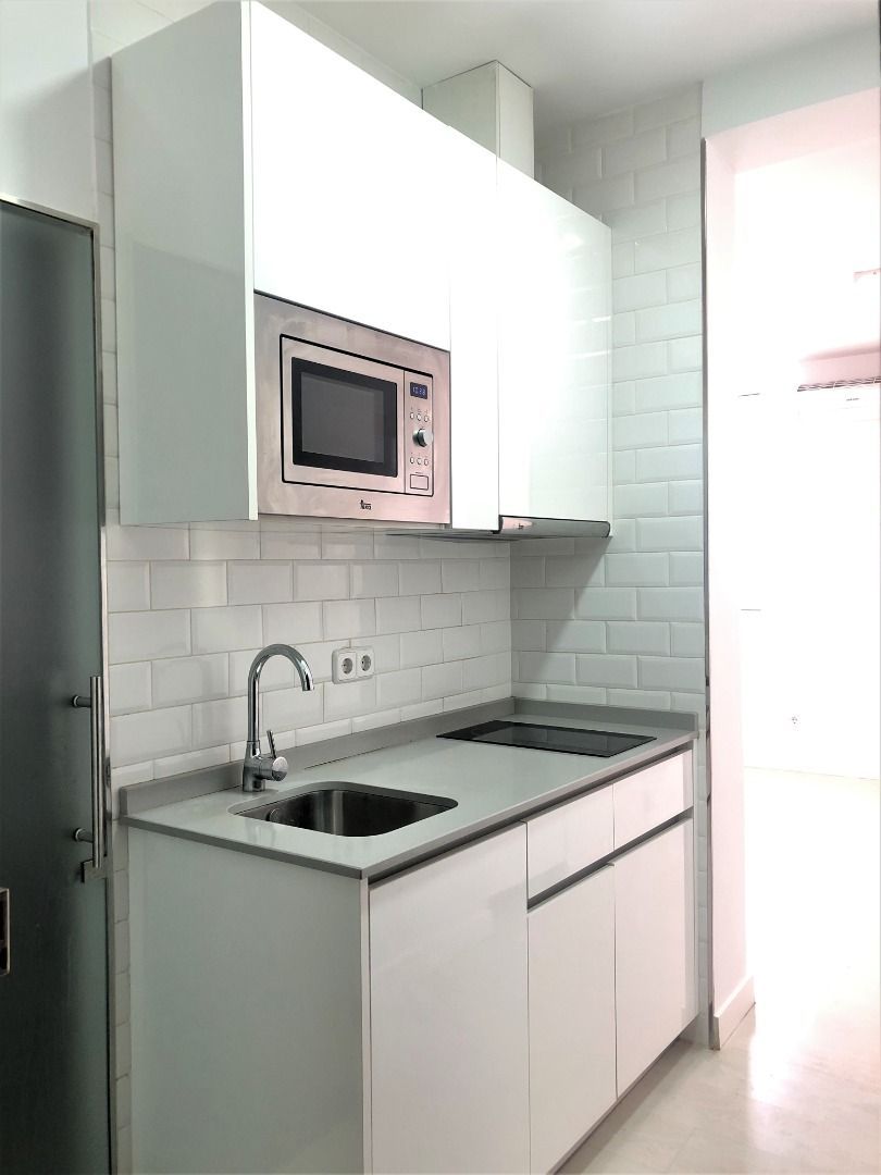 Cuina de Apartament de lloguer en  Madrid Capital amb Aire condicionat, Calefacció i Rentadora