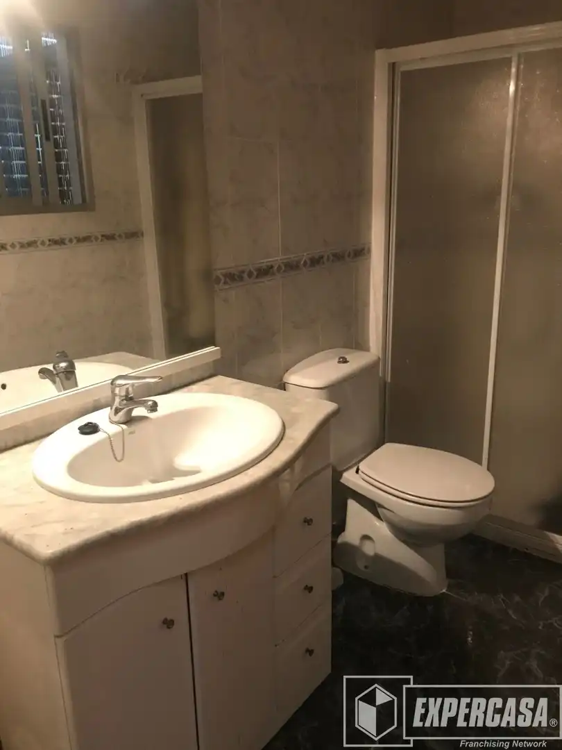 Bathroom of Houses for sale in Casinos  with Terrace