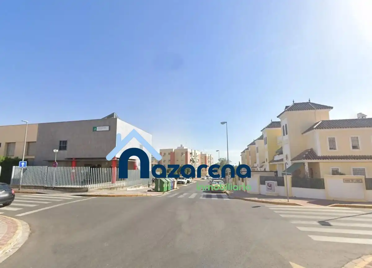 Vista exterior de Casa adosada en venda en Dos Hermanas amb Aire condicionat, Jardí privat i Terrassa