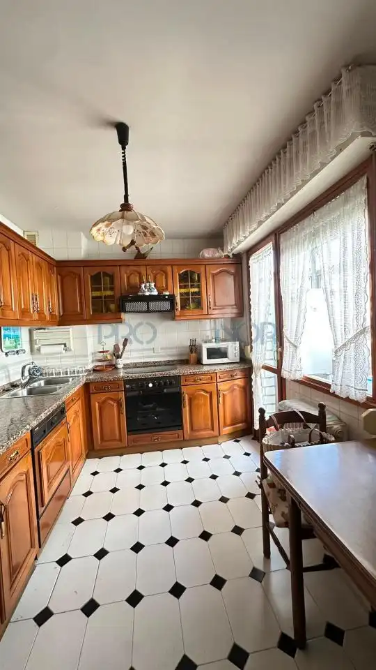 Cocina de Piso en venta en León Capital  con Calefacción y Trastero