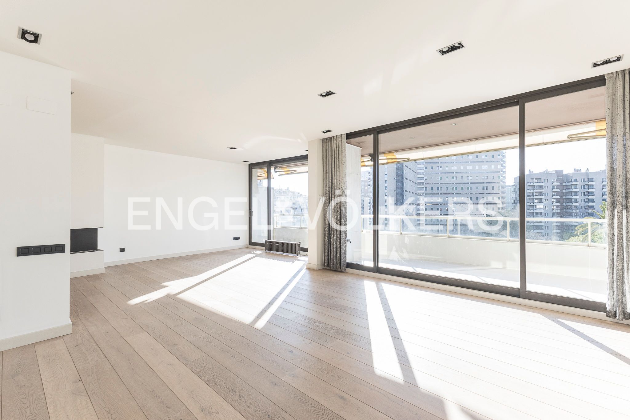 Vista exterior de Apartamento de alquiler en  Barcelona Capital con Aire acondicionado, Calefacción y Parquet