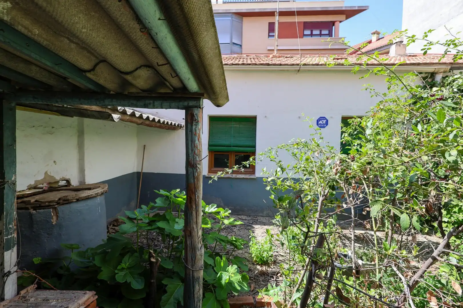 Vista exterior de Casa adosada en venda en Leganés amb Calefacció, Jardí privat i Traster