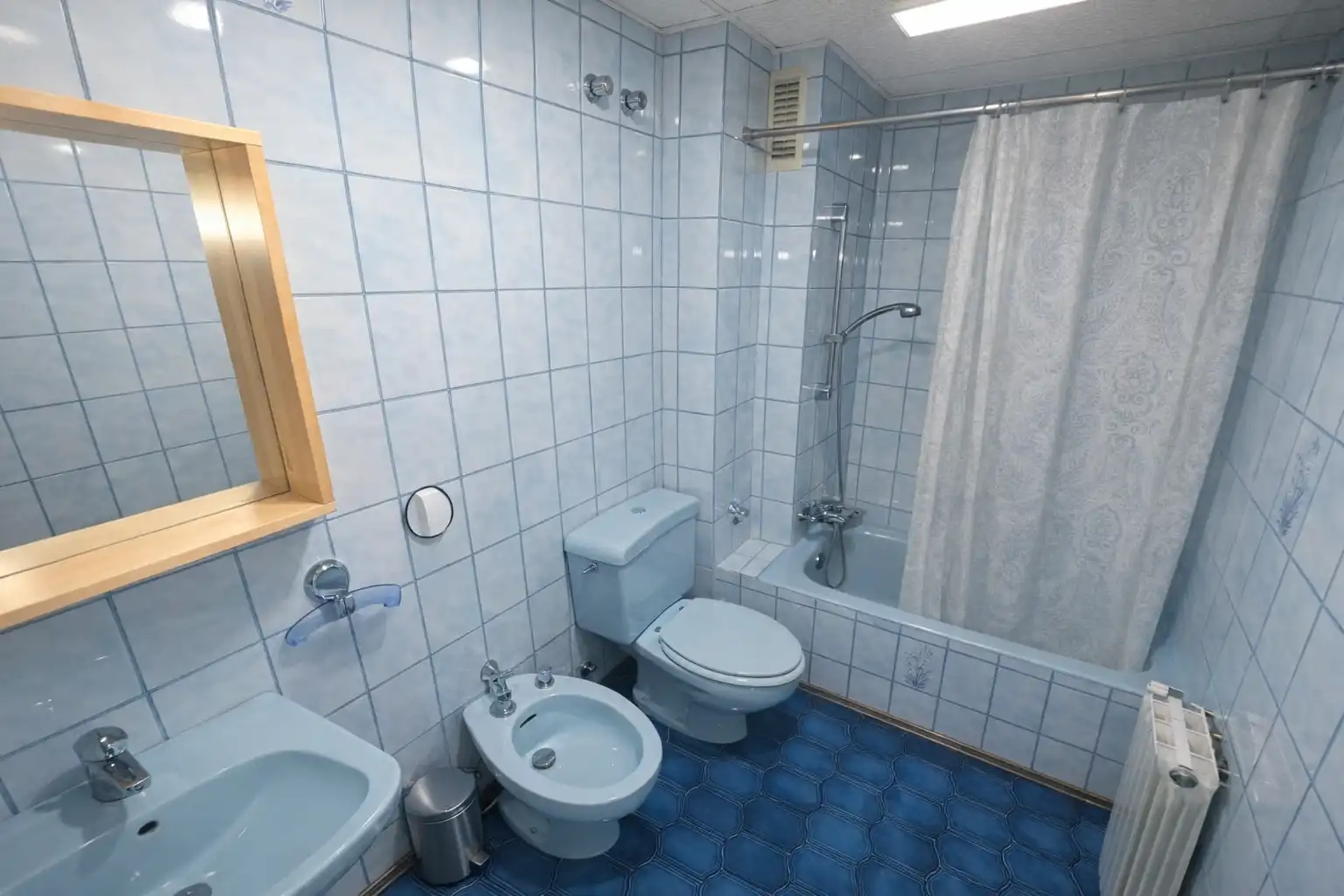 Bathroom of Flat for sale in Zaragoza  with Air Conditioner, Storage room and Furnished