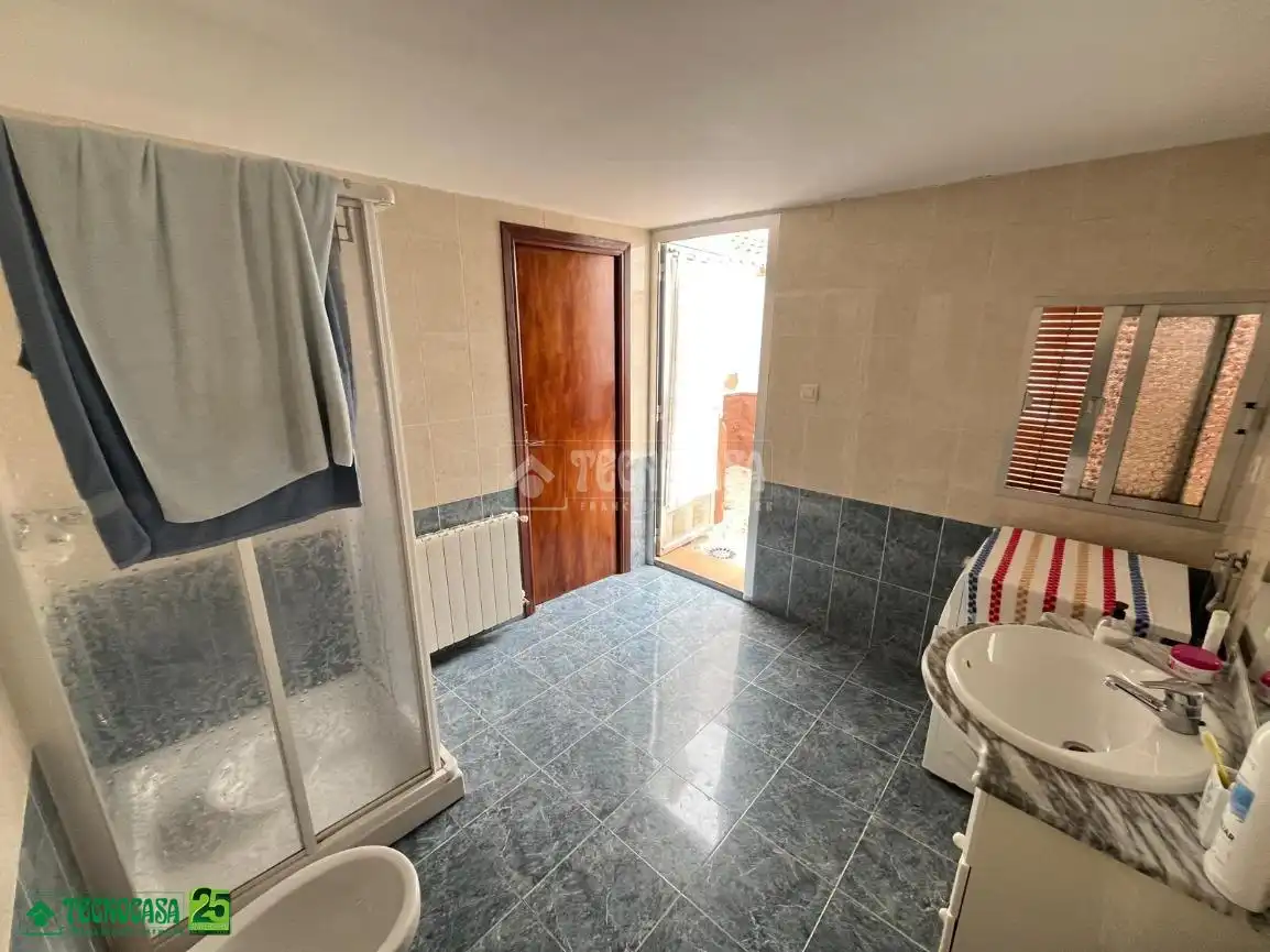 Baño de Casa adosada en venta en Miguelturra con Aire acondicionado y Calefacción
