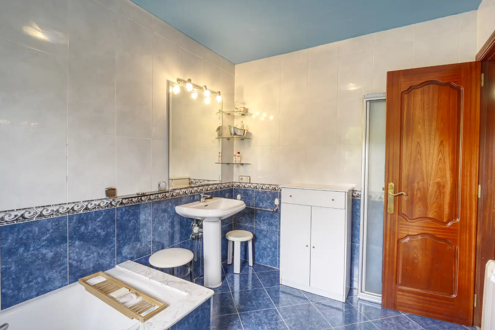 Bathroom of Houses for sale in Abegondo  with Heating, Private garden and Parquet flooring
