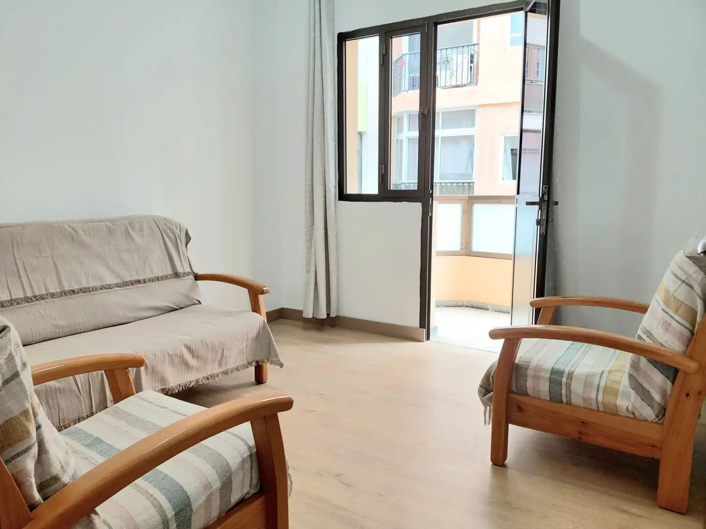 Sala de estar de Piso de alquiler en Las Palmas de Gran Canaria con Parquet, Amueblado y Lavadora