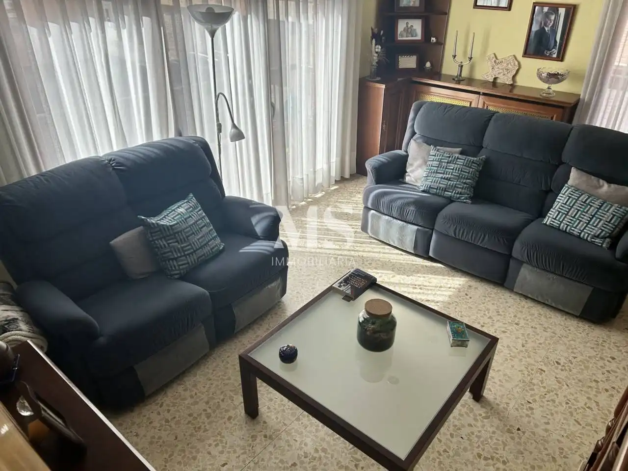 Sala d'estar de Casa adosada en venda en Vic amb Aire condicionat, Calefacció i Jardí privat