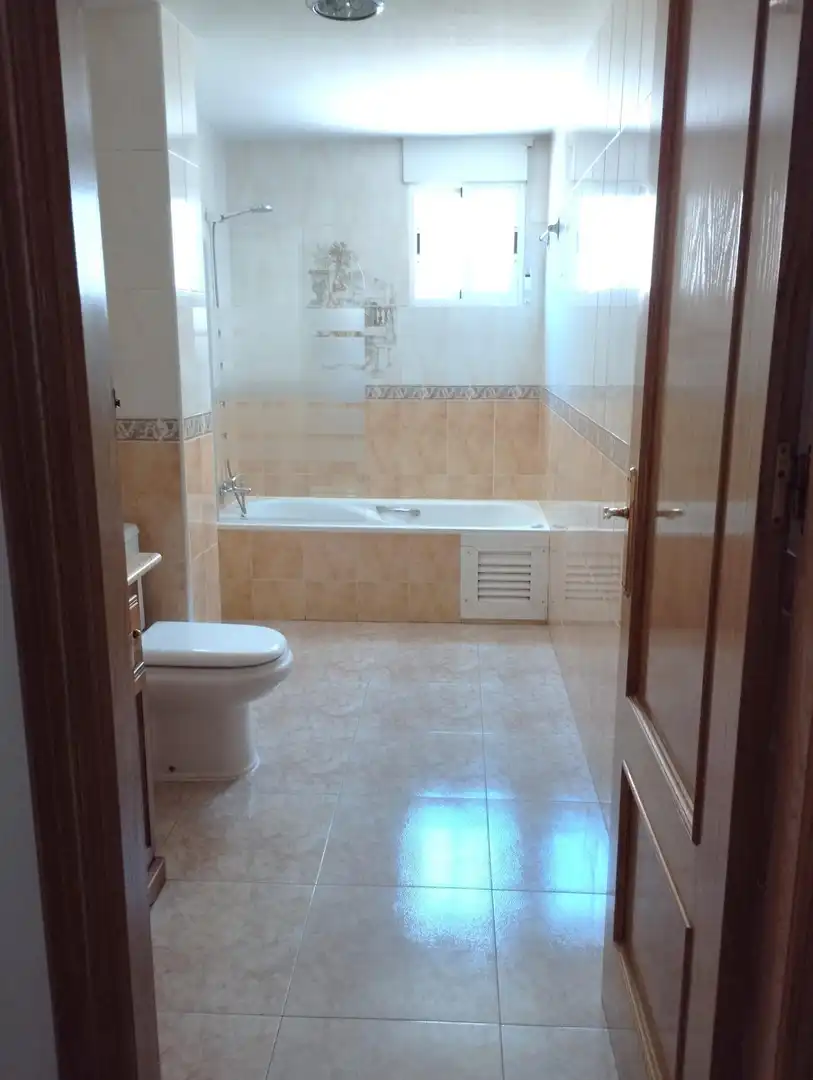 Bany de Pis per a compartir en Alcantarilla amb Aire condicionat, Calefacció i Terrassa