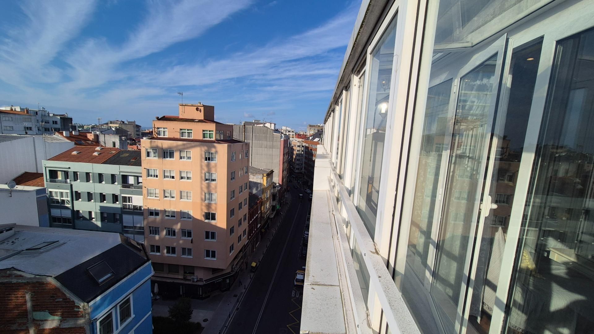 Vista exterior de Àtic de lloguer en A Coruña Capital  amb Calefacció, Parquet i Terrassa