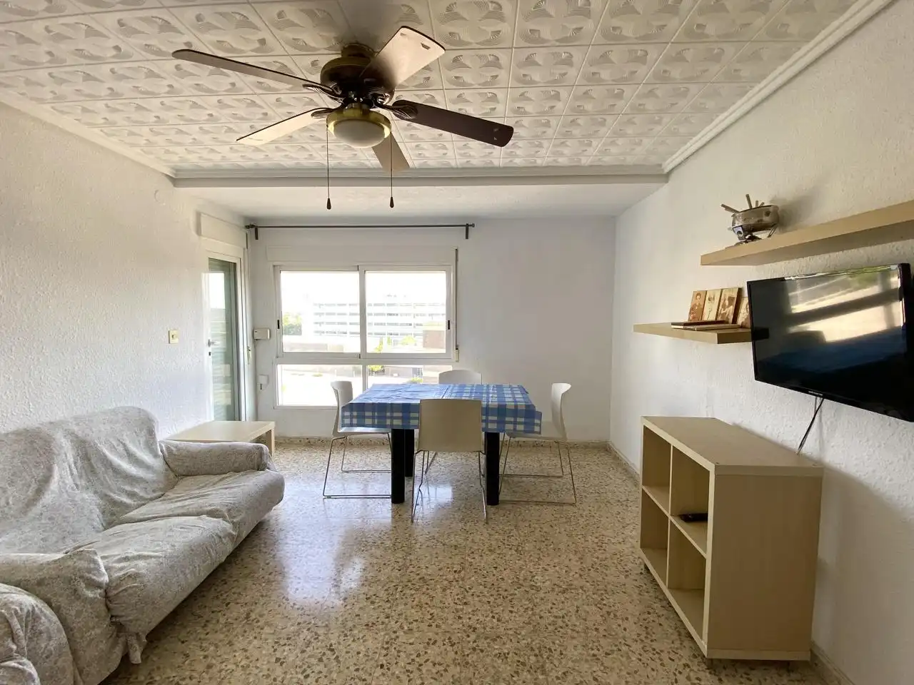 Sala d'estar de Pis de lloguer en Valencia amb Moblat