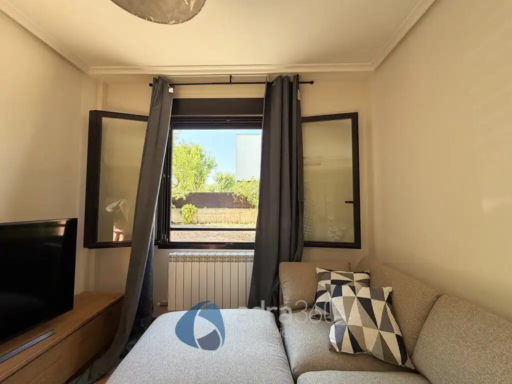 Habitación de Apartamento en venta en Lardero con Aire acondicionado, Calefacción y Jardín privado