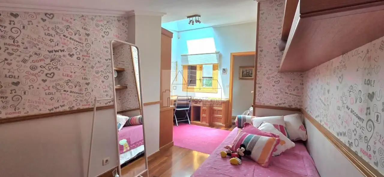 Bedroom of Duplexes for rent in Vigo   with Heating, Parquet flooring and Terrace