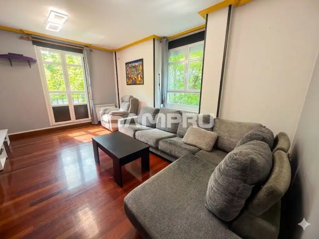 Wohnzimmer von Wohnung zum Verkauf in Aramaio mit Heizung und Abstellraum