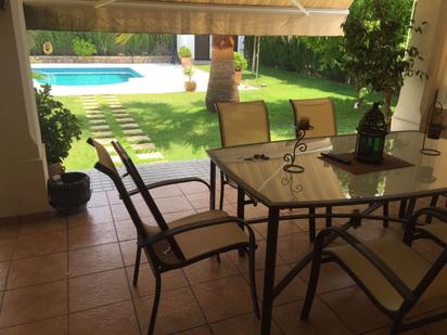 Garden of House or chalet for sale in La Carlota  with Air Conditioner and Swimming Pool