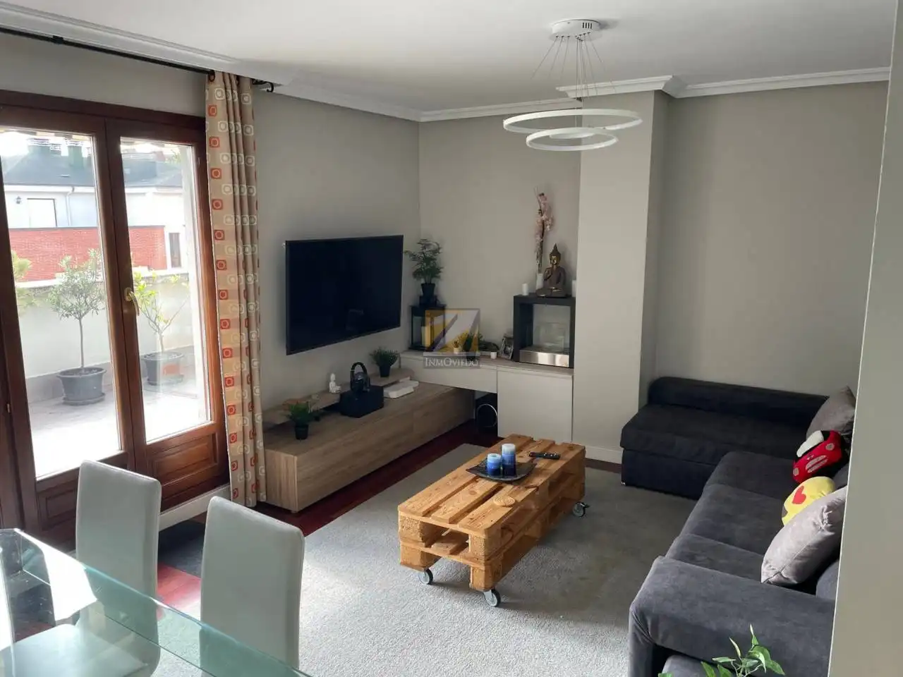 Sala de estar de Ático de alquiler en Oviedo  con Calefacción, Parquet y Terraza