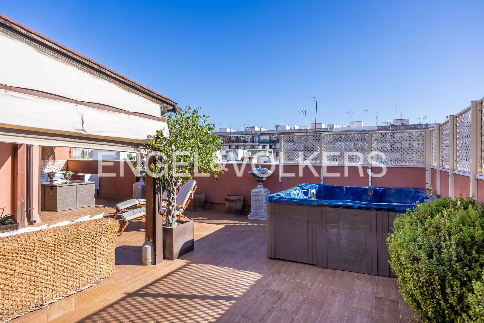 Terrace of Detached homes for sale in Sevilla  with Air Conditioner, Heating and Storage room
