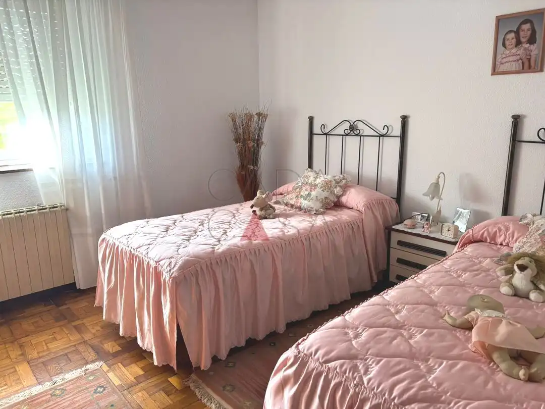 Habitación de Casa o chalet en venta en Medio Cudeyo con Calefacción, Terraza y Balcón