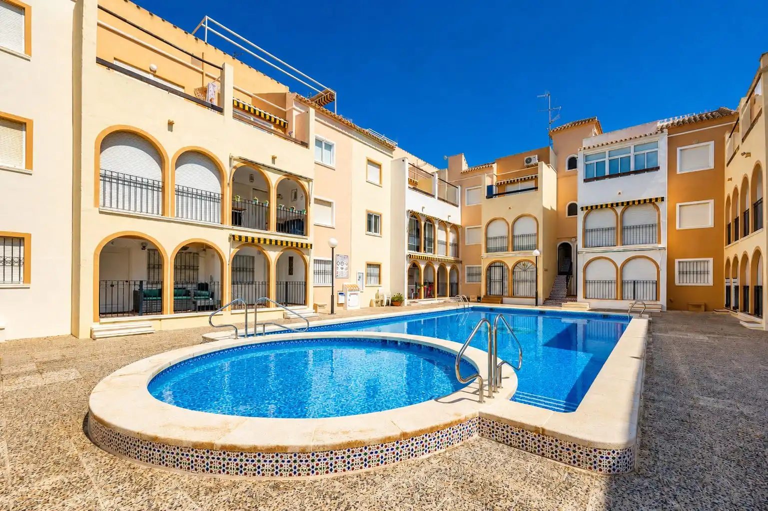 Bungalow with pool for sale in Calle Ramón Rubial Cavias, imagen 2