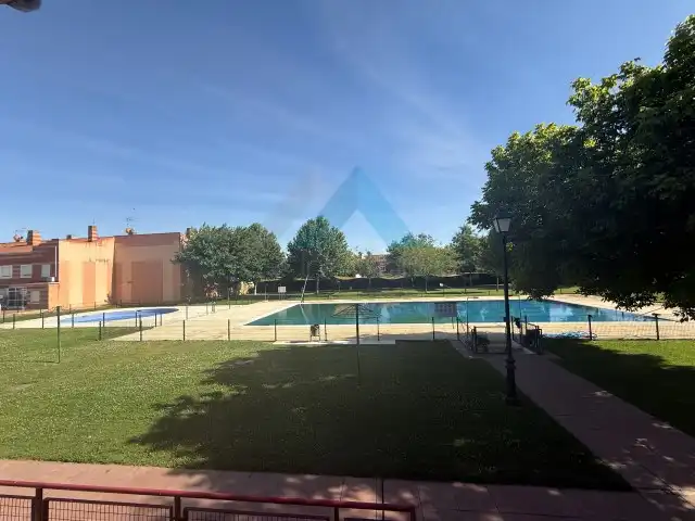 Piscina de Casa adosada de alquiler en Meco con Aire acondicionado, Calefacción y Parquet
