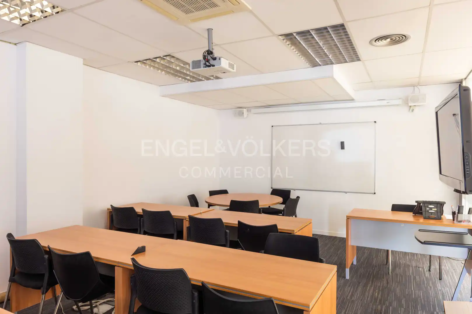Office for rent in Barcelona  with Air Conditioner
