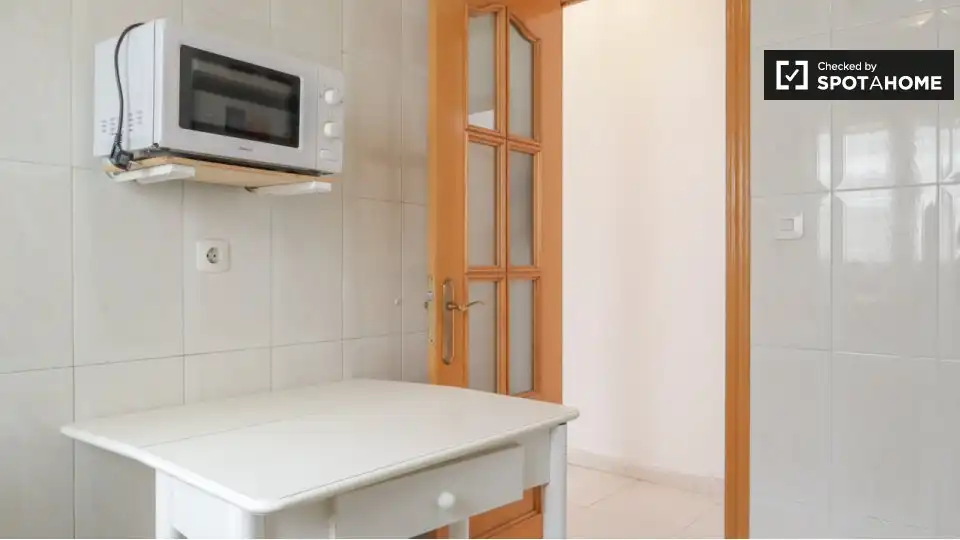 Cocina de Piso de alquiler en Madrid con Aire acondicionado, Calefacción y Amueblado