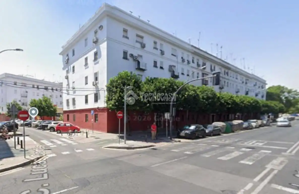 Vista exterior de Piso en venta en Sevilla con Balcón