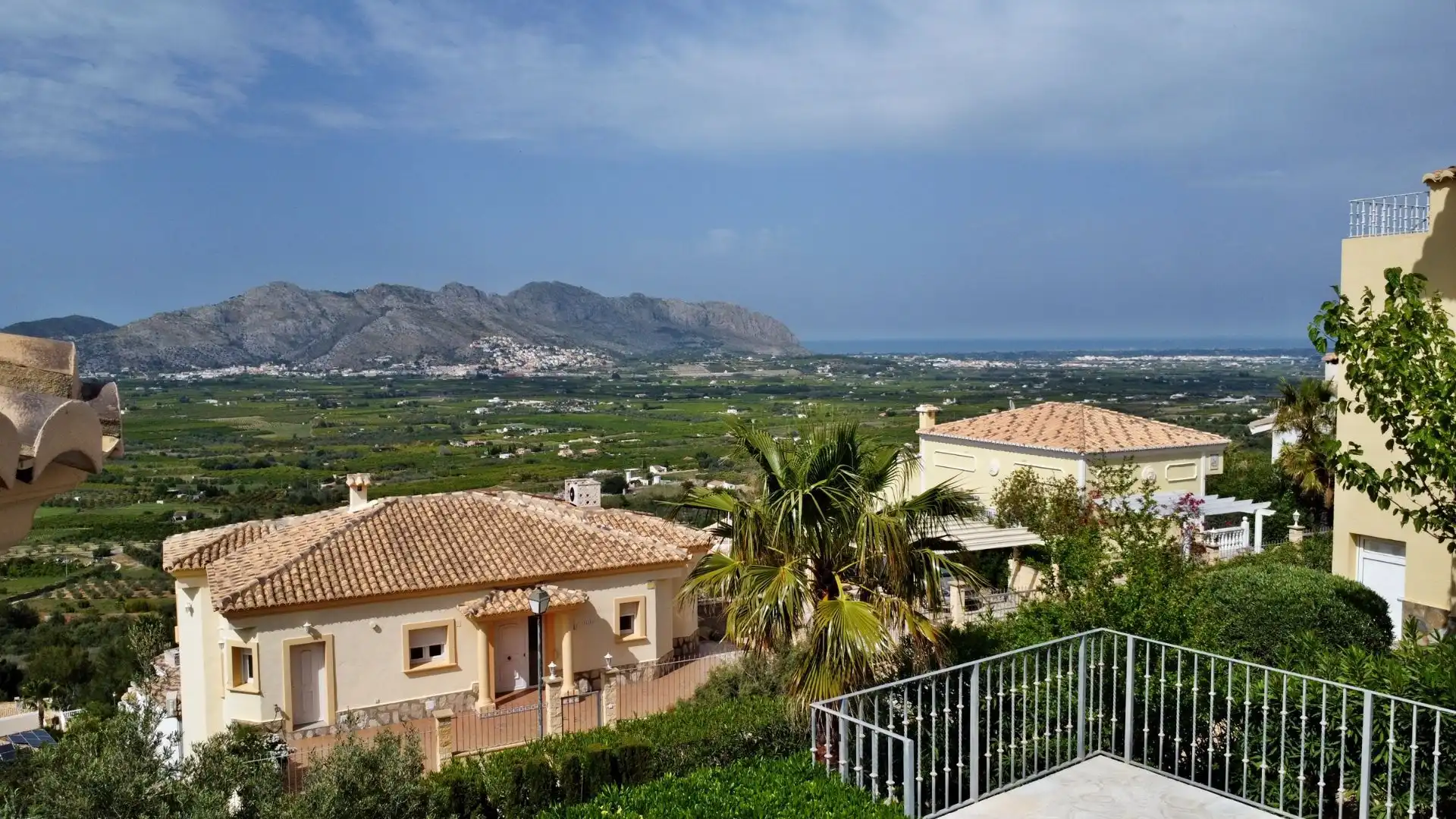 Vista exterior de Casa o chalet en venta en Orba con Aire acondicionado, Calefacción y Jardín privado