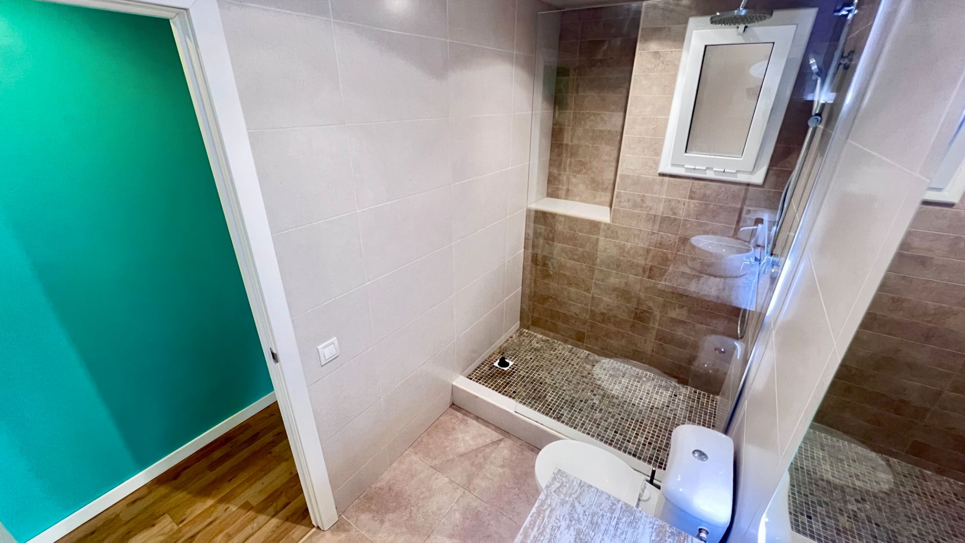 Bathroom of Flat for sale in Terrassa  with Air Conditioner, Heating and Parquet flooring