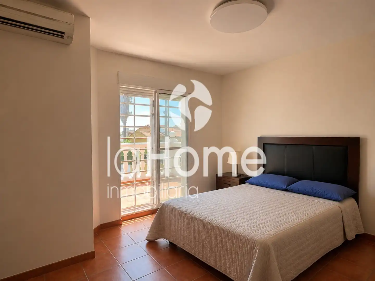 Bedroom of Detached homes for rent in La Pobla de Vallbona  with Air Conditioner, Heating and Private garden