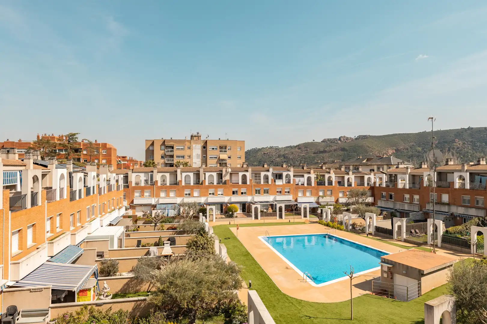 Piscina de Casa adosada en venta en Martorell con Aire acondicionado, Calefacción y Jardín privado