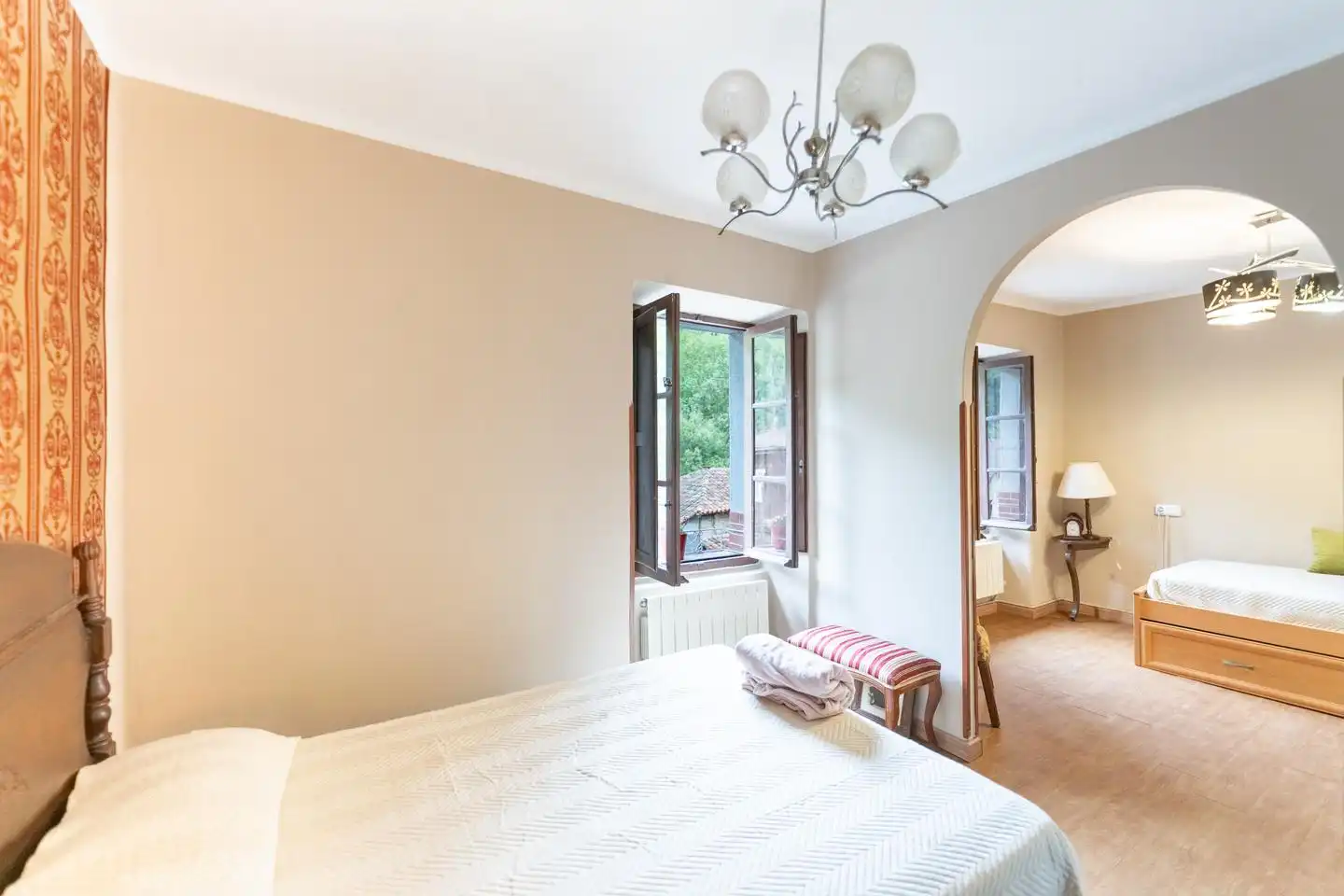 Habitación de Casa adosada en venta en Somiedo con Calefacción, Jardín privado y Terraza