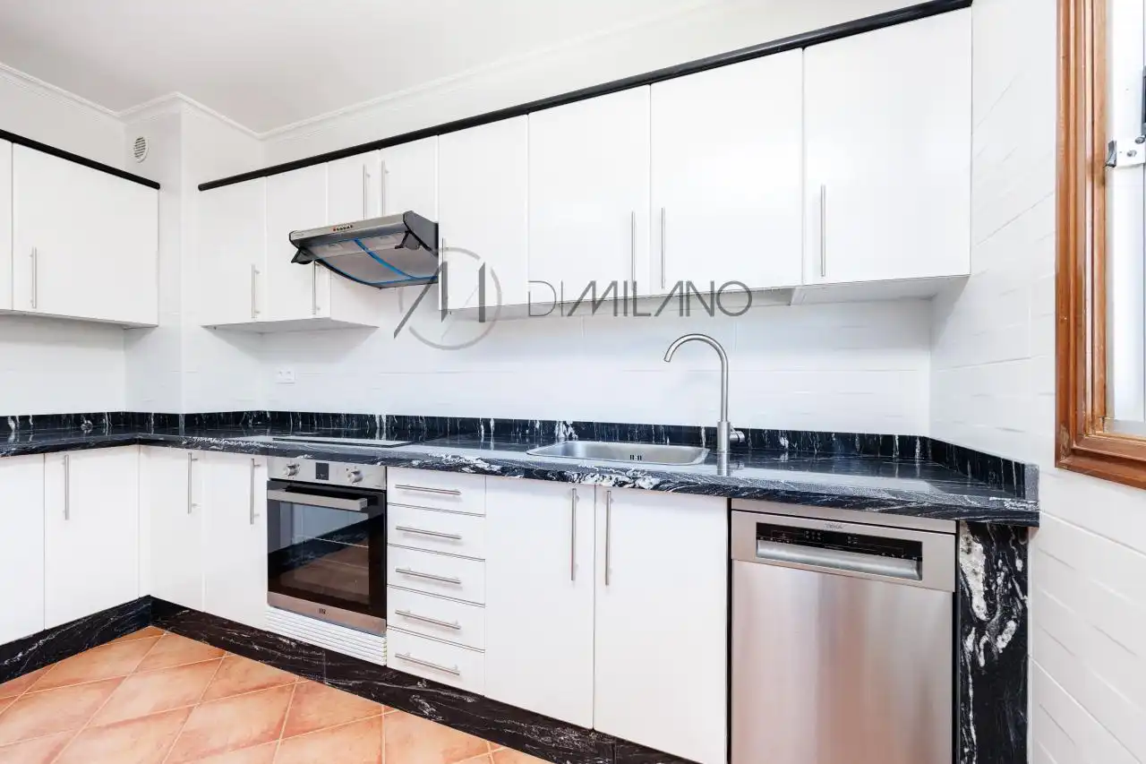 Cocina de Casa o chalet en venta en Vigo  con Calefacción, Jardín privado y Parquet