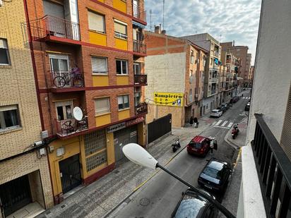 Vista exterior de Pis en venda en  Zaragoza Capital amb Parquet, Moblat i Forn