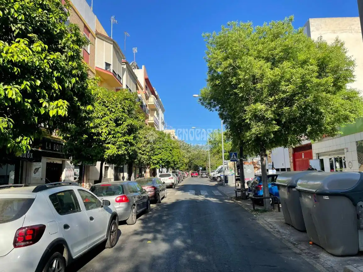 Außenansicht von Garage zum Verkauf in Sevilla