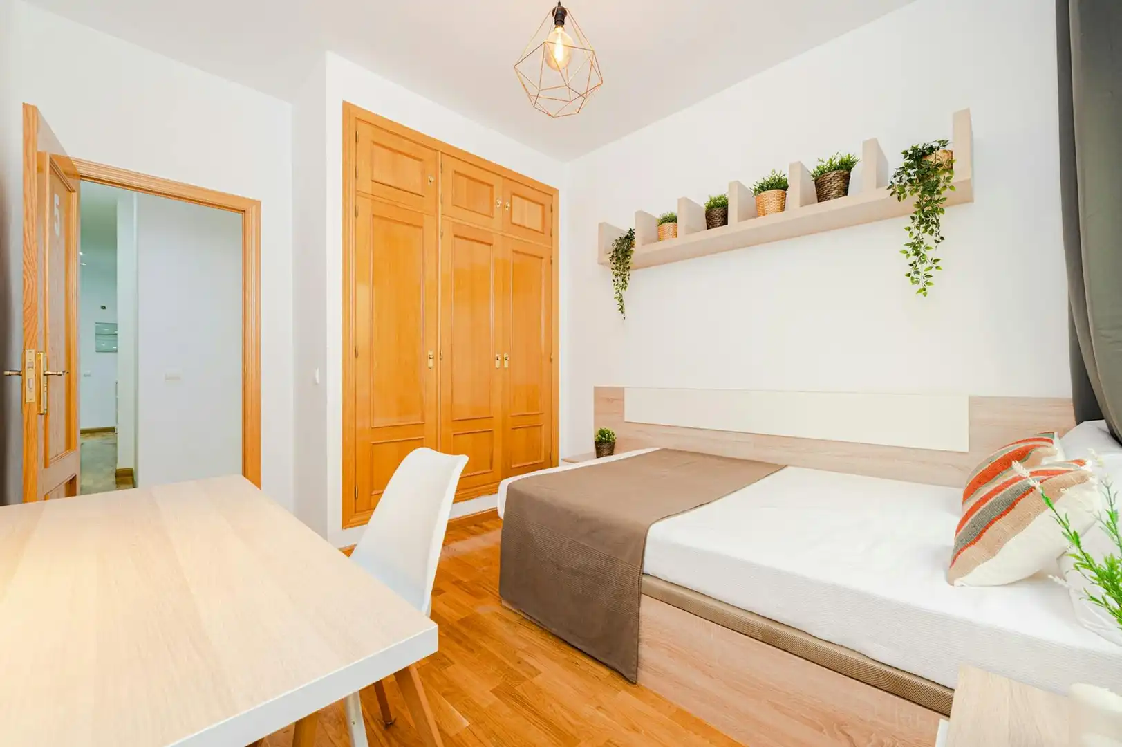 Habitación de Piso para compartir en Madrid con Calefacción, Lavadora y TV