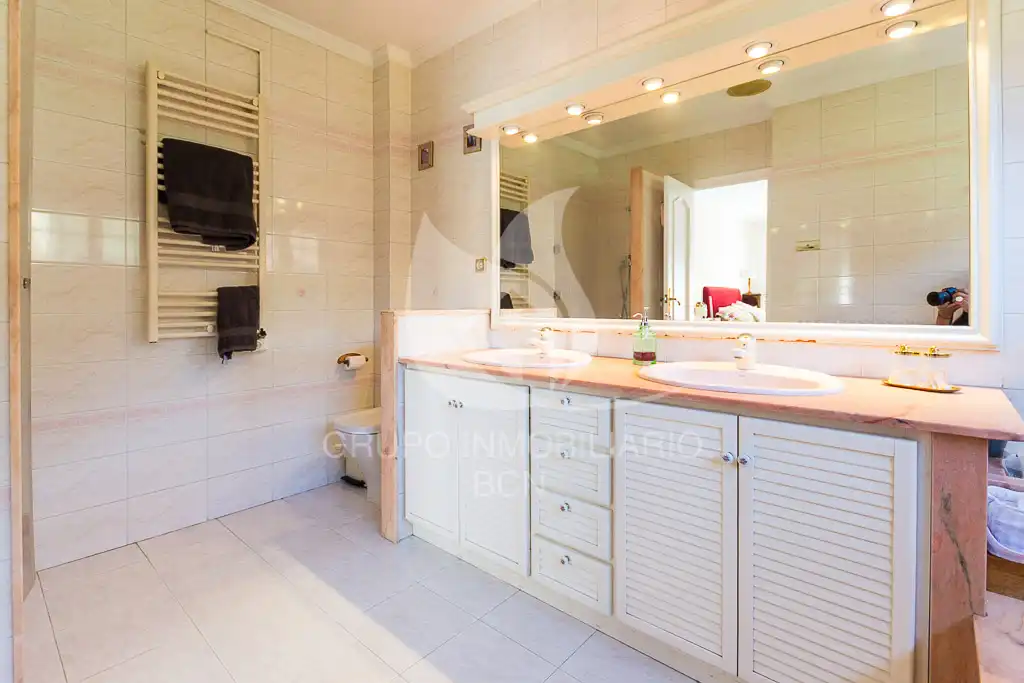 Bathroom of Houses for sale in Montcada i Reixac  with Air Conditioner, Heating and Terrace