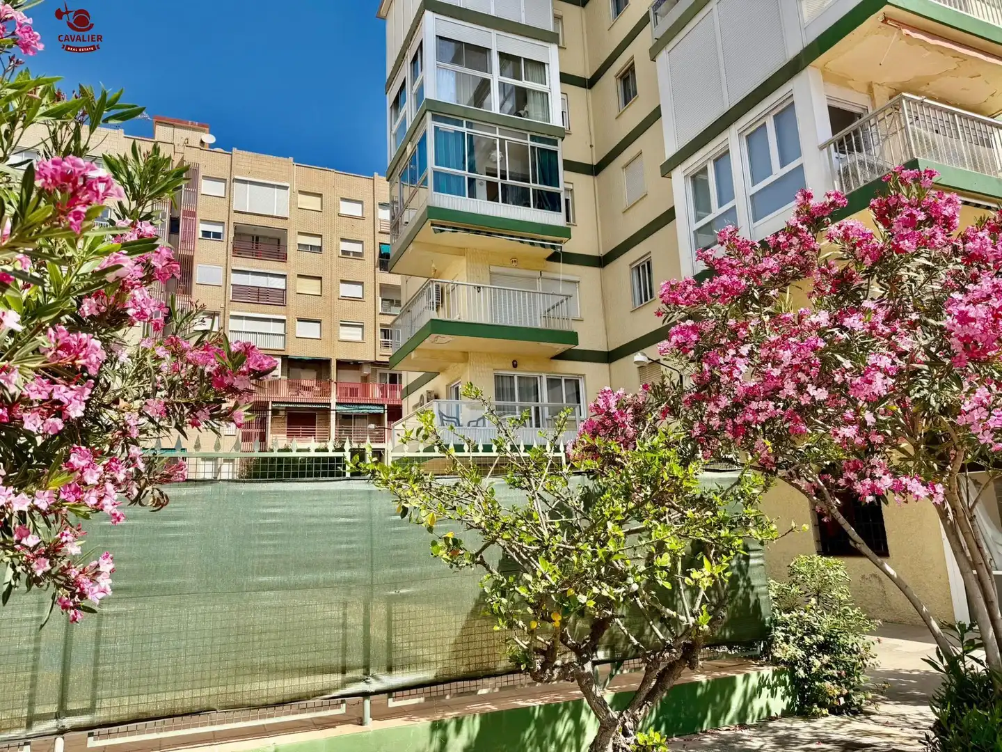 Vista exterior de Piso de alquiler en Vélez-Málaga con Aire acondicionado, Jardín privado y Terraza