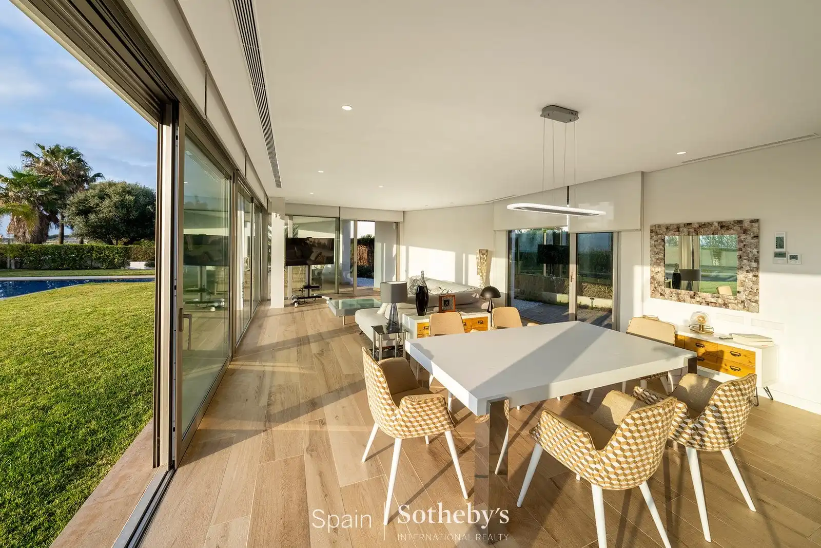 Esszimmer von Einfamilien-Reihenhaus zum Verkauf in Alcalà de Xivert mit Klimaanlage, Heizung und Privatgarten