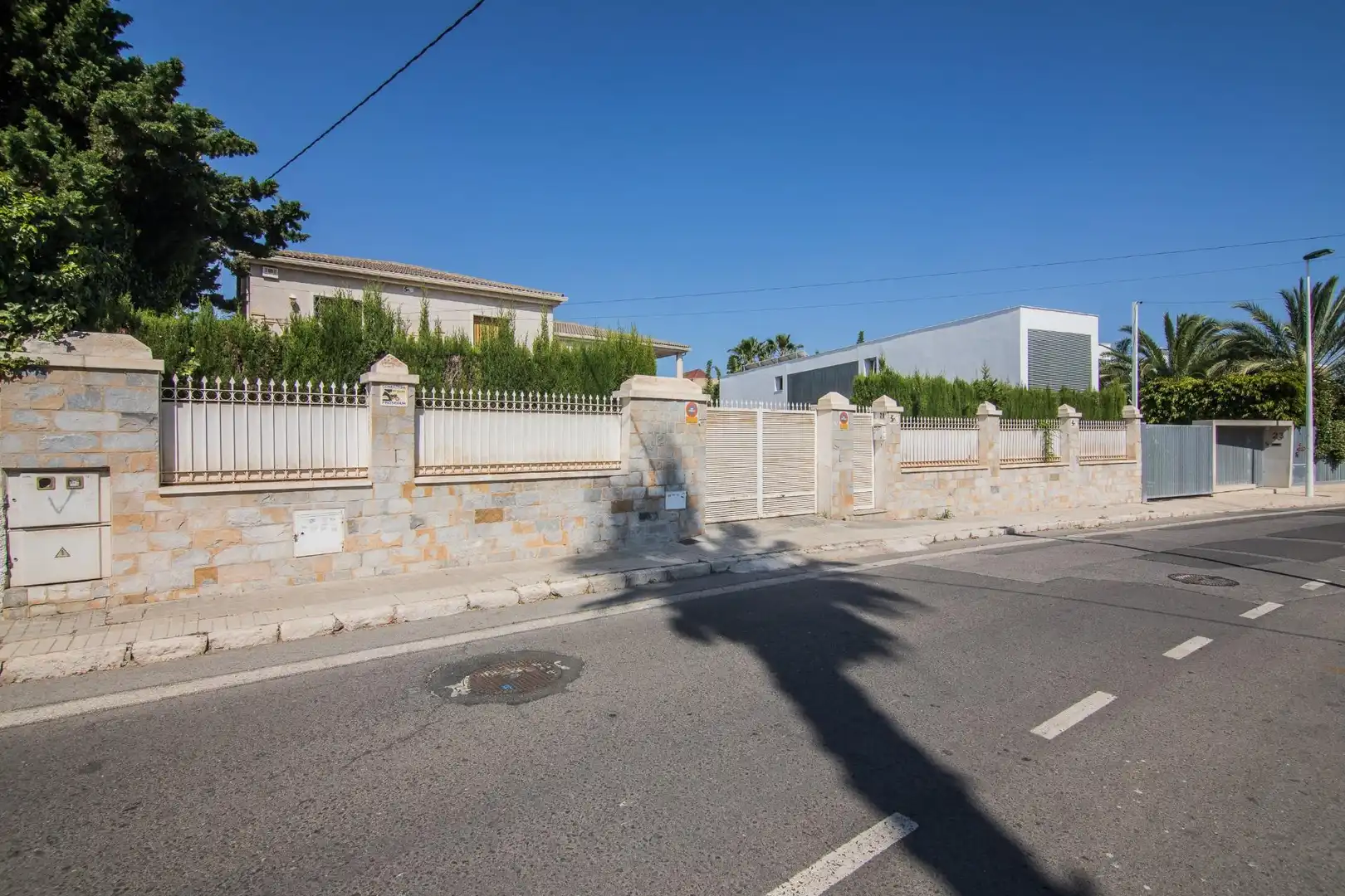 Vista exterior de Casa o xalet en venda en Elche / Elx amb Jardí privat, Terrassa i Piscina