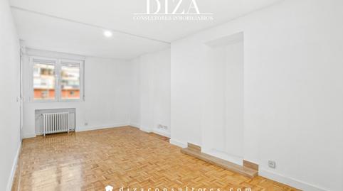 Foto 4 de Piso de alquiler en De Agustín de Foxá, Castilla, Madrid
