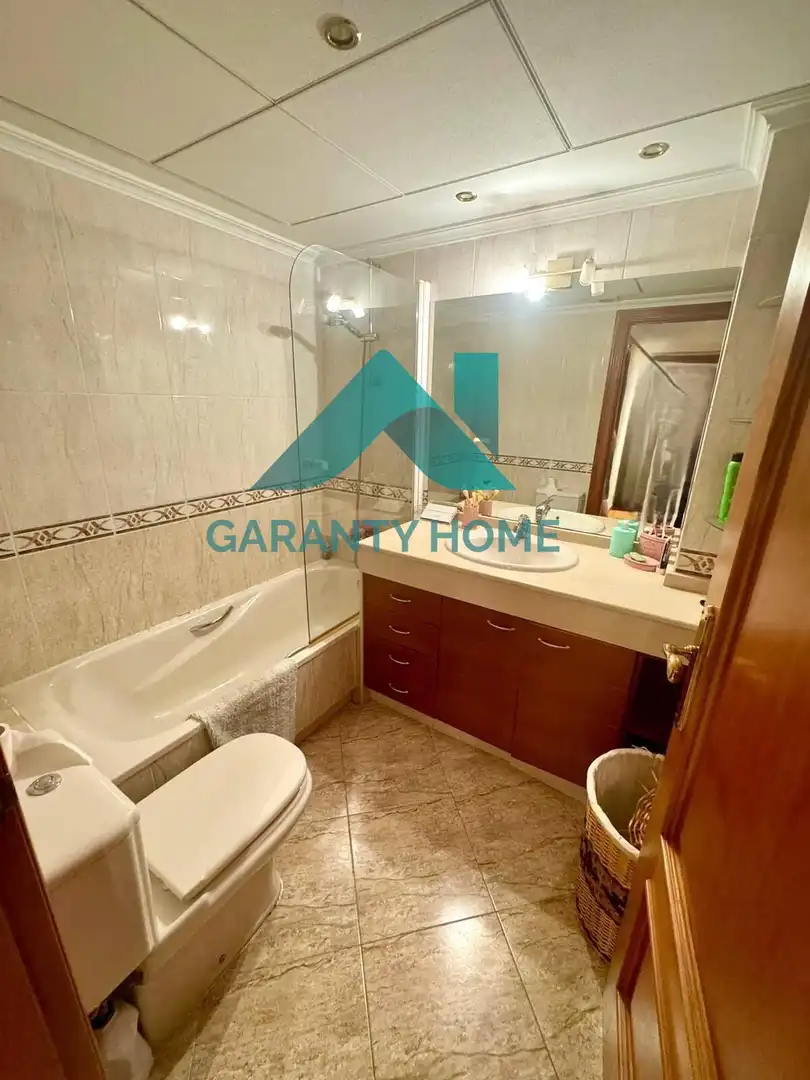 Bathroom of Flat for sale in Cáceres  with Parquet flooring