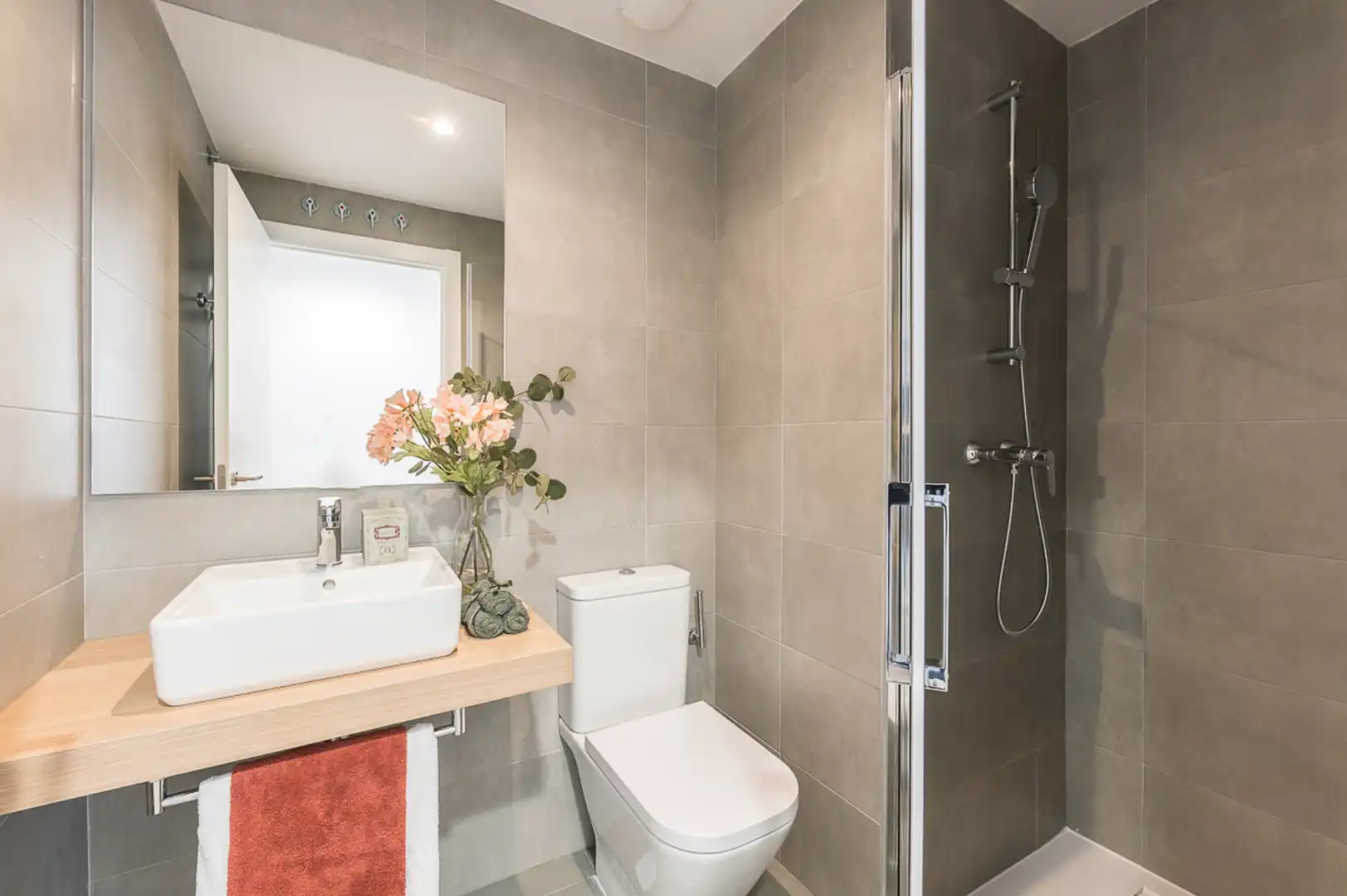 Bathroom of Duplexes for rent in Madrid  with Air Conditioner, Heating and Private garden