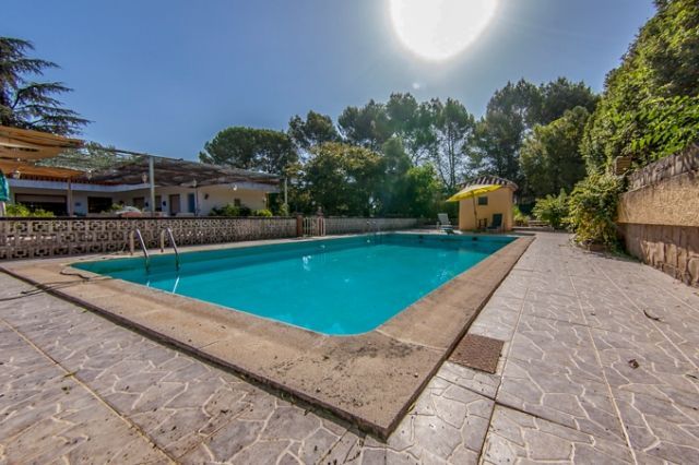 Swimming pool of House or chalet for sale in Úbeda  with Air Conditioner, Storage room and Swimming Pool