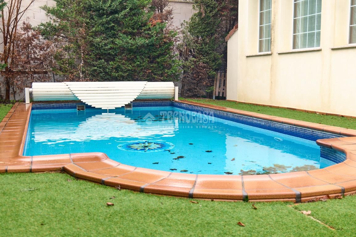 Swimming pool of House or chalet for sale in Arganda del Rey  with Air Conditioner and Heating