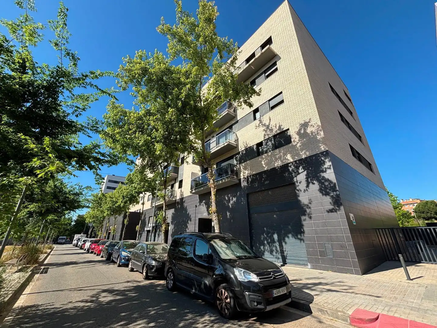 Vista exterior de Dúplex en venda en Sabadell amb Terrassa, Traster i Piscina comunitària
