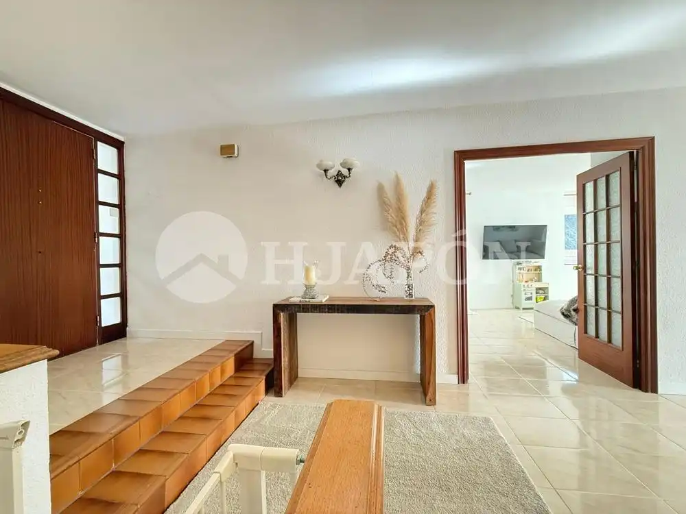 Sala de estar de Casa o chalet en venta en Alella con Aire acondicionado, Calefacción y Jardín privado